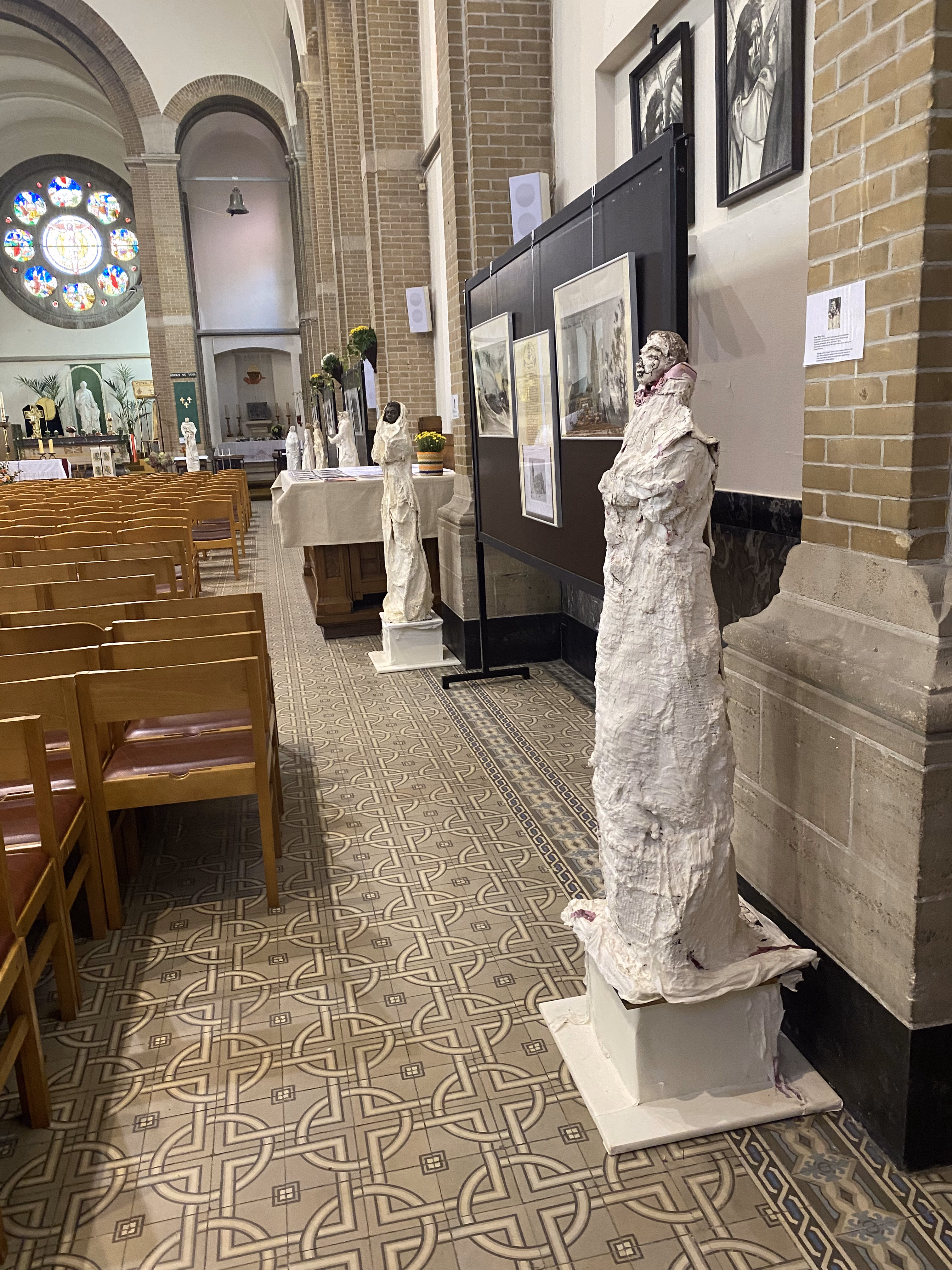 De Twaalf beelden in sint-jozefskerk Olen